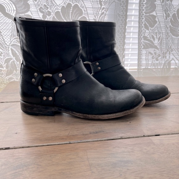 Frye Shoes - Frye black Phillip harness boots